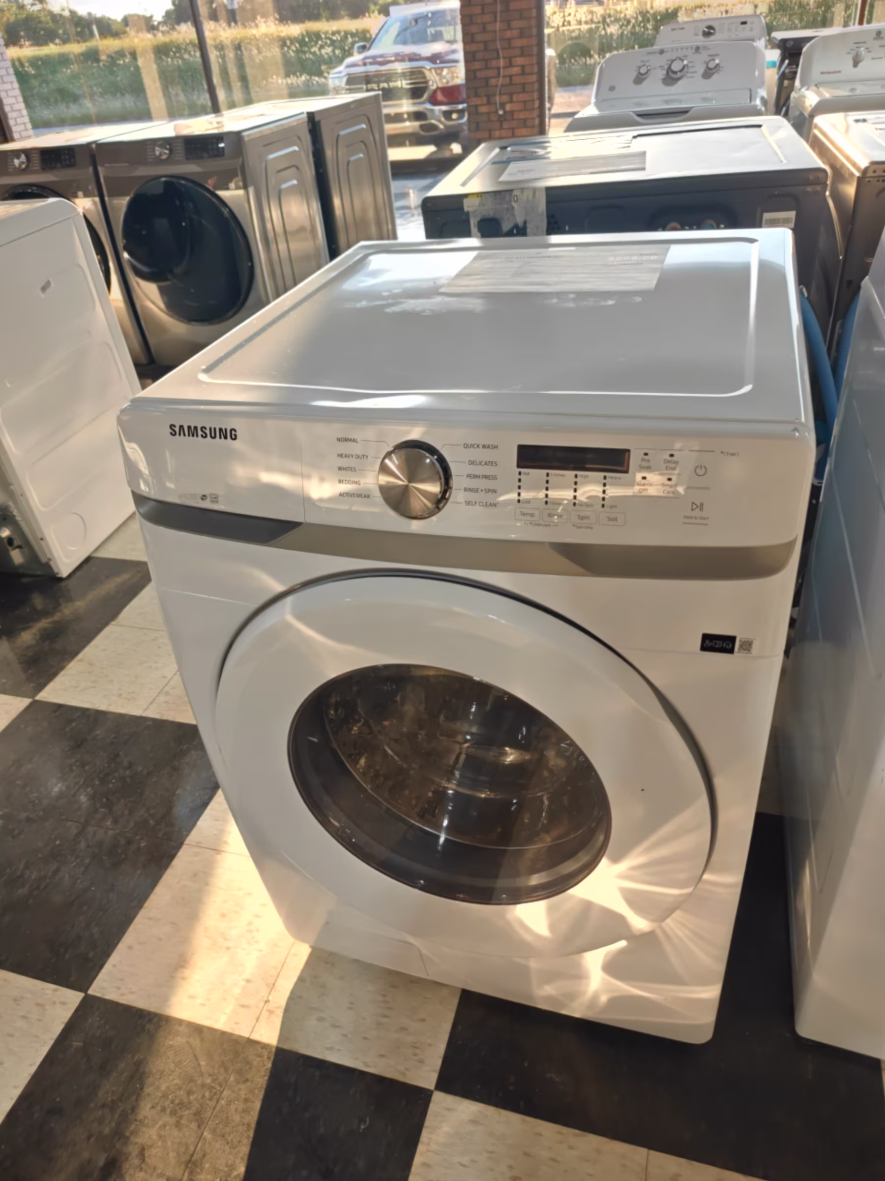 4.5 cu. ft. Front Load Washer with Vibration Reduction Technology+ in White