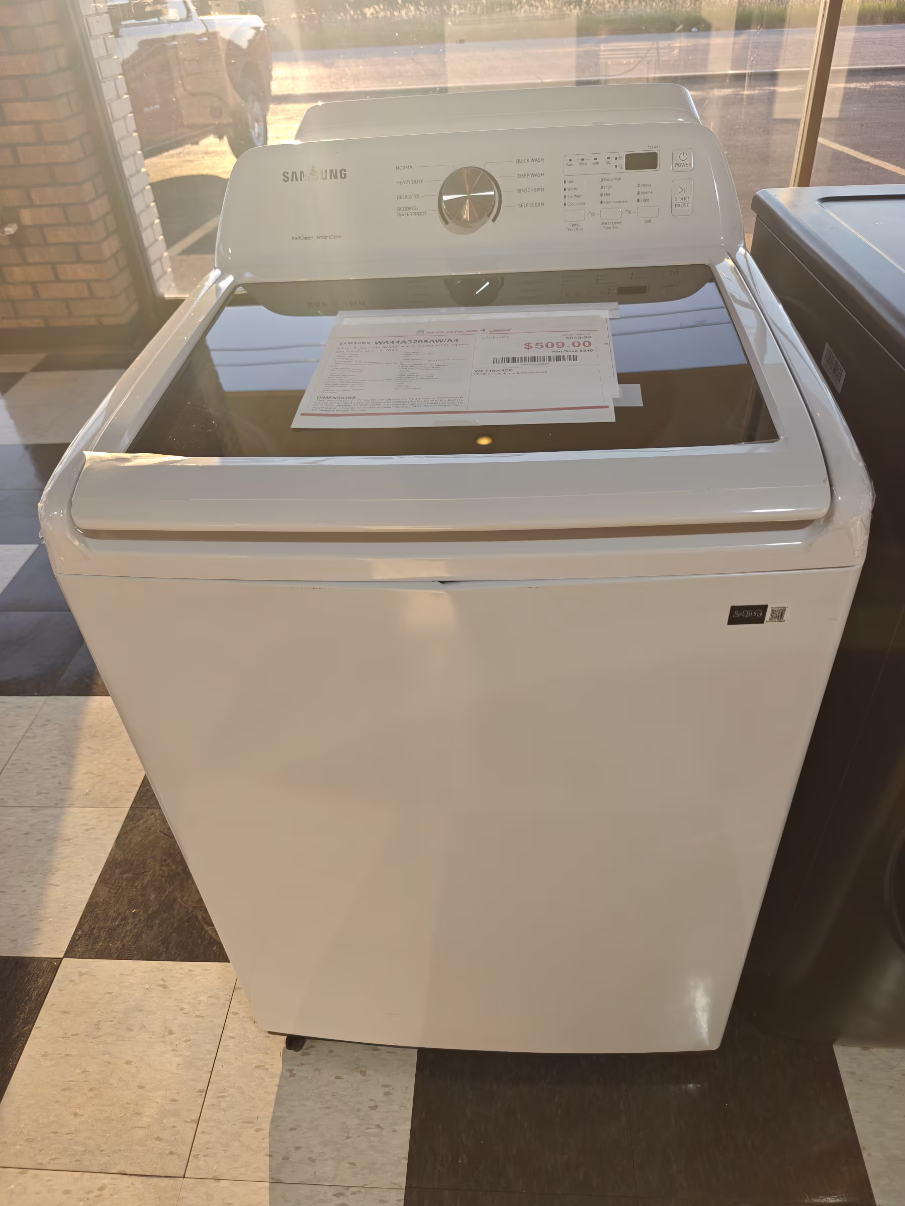 4.4 cu. ft. Top Load Washer with ActiveWave™ Agitator and Soft-Close Lid in White